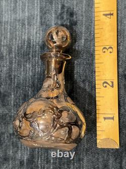 Beautiful Antique Glass/Sterling Silver Overlay Perfume Vanity Bottle w /Stopper