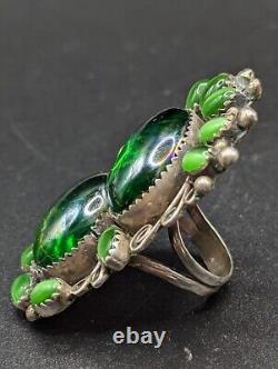 VINTAGE ZUNI PETIT POINT STERLING SILVER RING Green Poured Glass & Tiger Eye JW