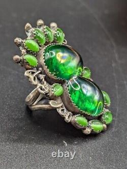 VINTAGE ZUNI PETIT POINT STERLING SILVER RING Green Poured Glass & Tiger Eye JW