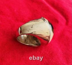 Very Rare Vintage Realistic Glass Eye Cabochon Ring in Sterling Silver